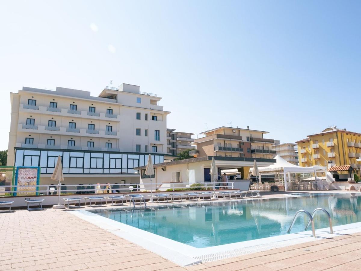 Hotel Tokio Village - Azzurro Club Лидо ди Савио Екстериор снимка