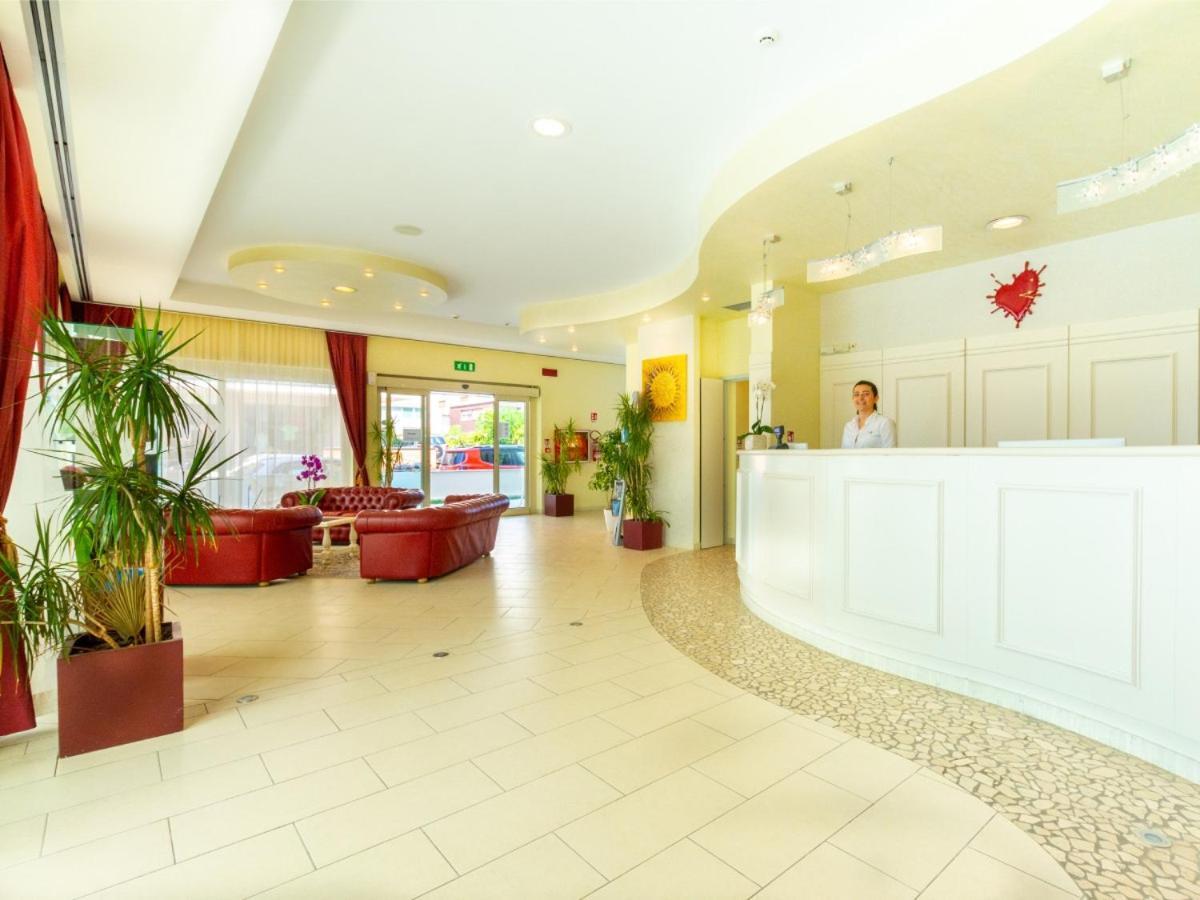 Hotel Tokio Village - Azzurro Club Лидо ди Савио Екстериор снимка