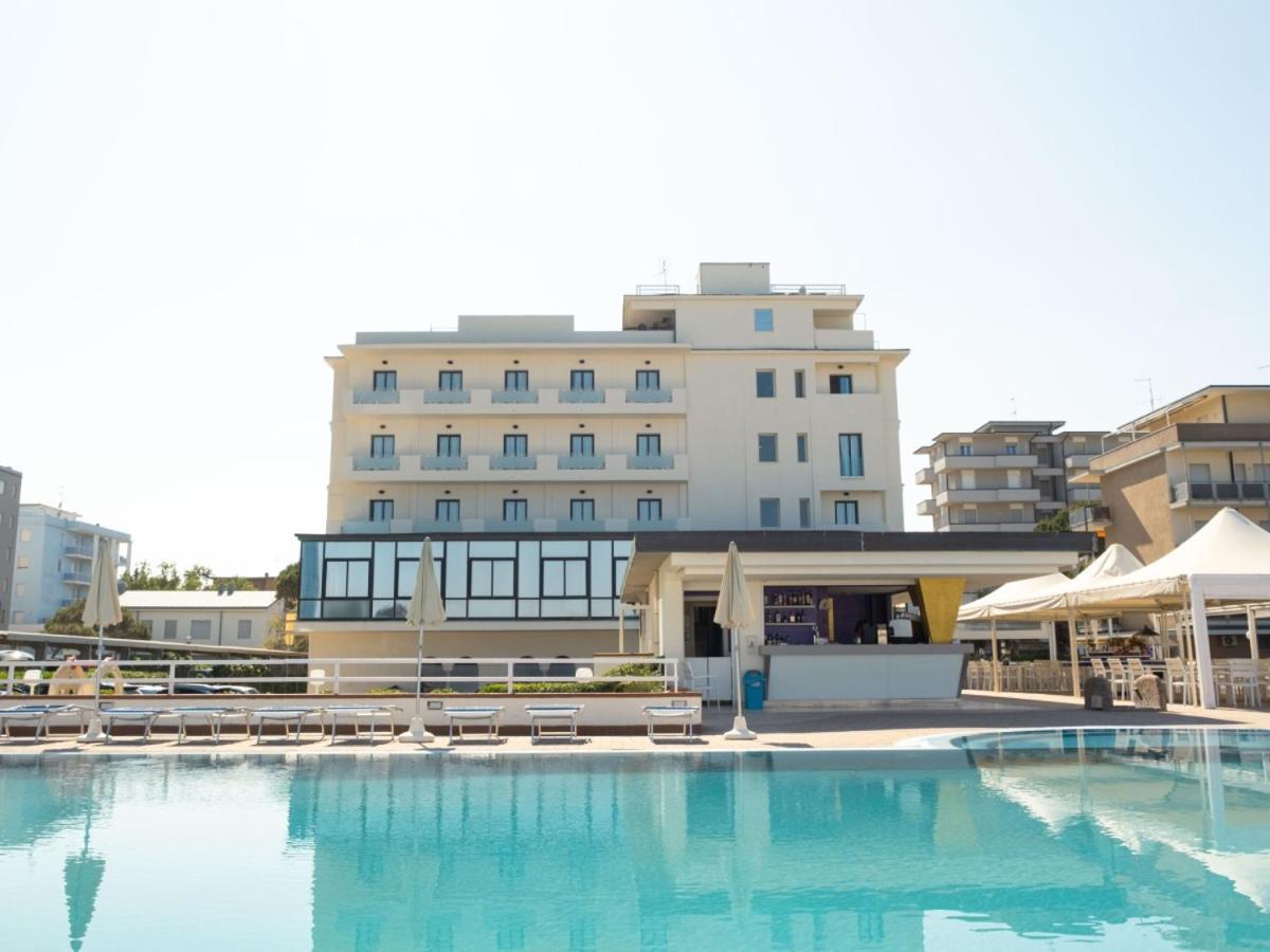 Hotel Tokio Village - Azzurro Club Лидо ди Савио Екстериор снимка