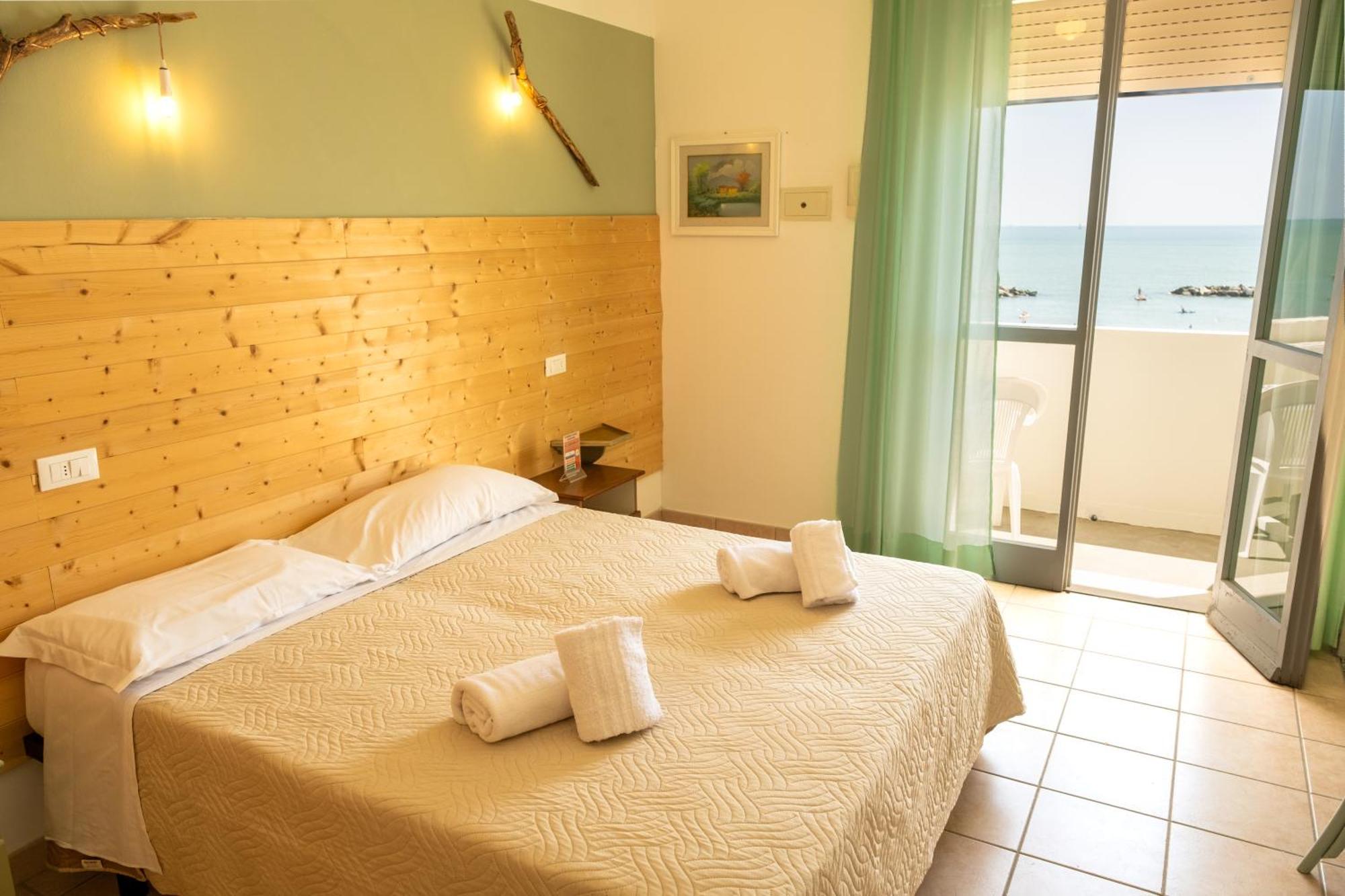 Hotel Tokio Village - Azzurro Club Лидо ди Савио Екстериор снимка