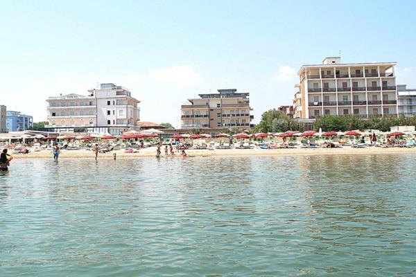 Hotel Tokio Village - Azzurro Club Лидо ди Савио Екстериор снимка